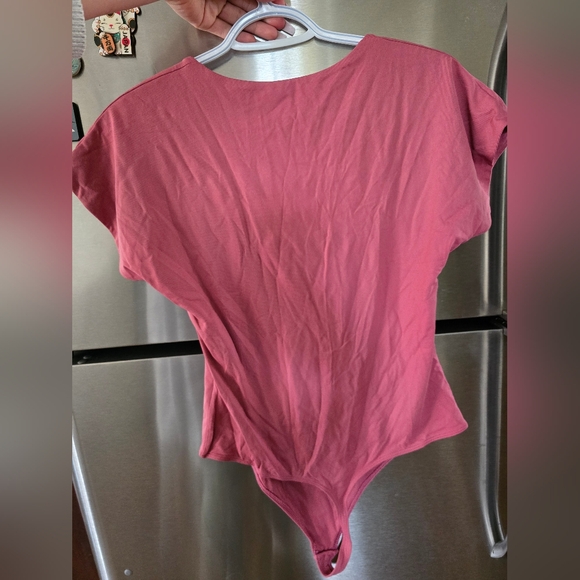 Babaton Aritzia Pink Short Sleeve Thong Bodysuit - Picture 3 of 4